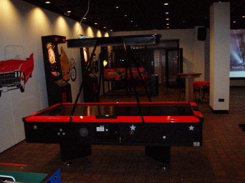 Airhockey und Spielgeräte im Action-und-Fun-Bereich